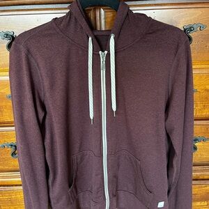 Vuori Halo performance Hoodie in Chestnut Heather, Size Medium